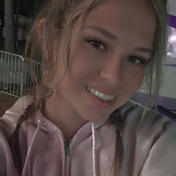 Meet your Posher, Shelby rae the princess of the - Picture 3 of 3